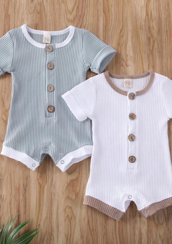 ملابس اطفال صغار